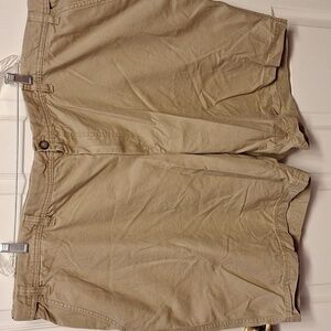B mens Izod solid tan shorts size 52